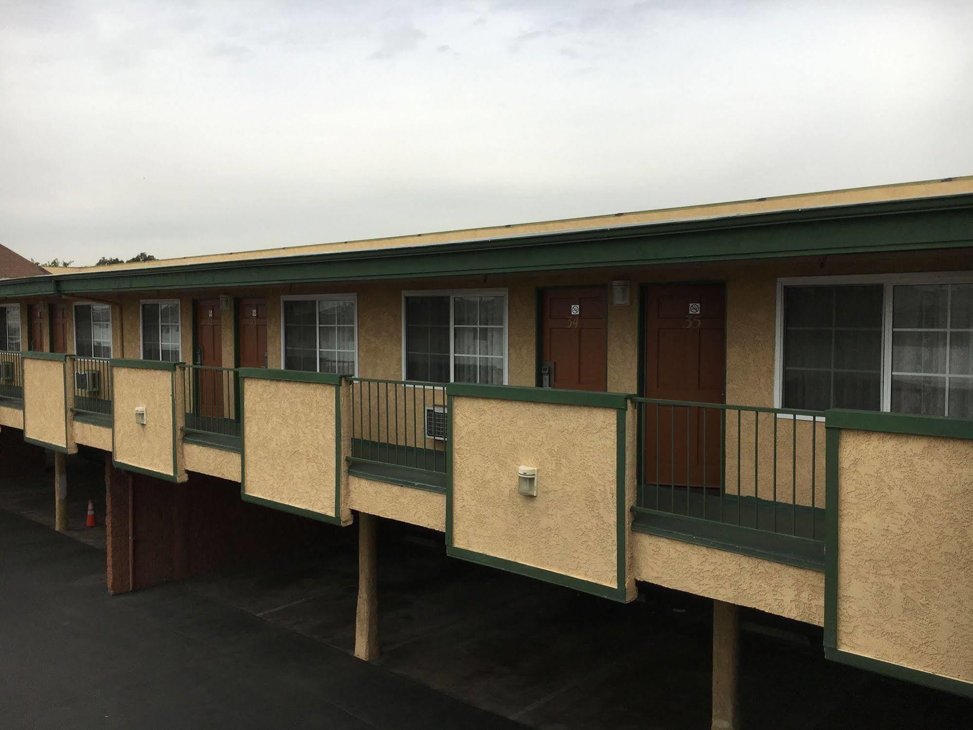 Starlite Motel Беллфлауэр Экстерьер фото